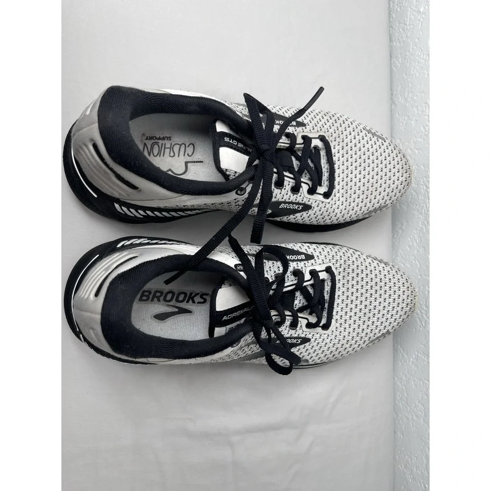 Brooks Adrenaline GTS 22 Women's  8.5B Running Shoes - White & Black